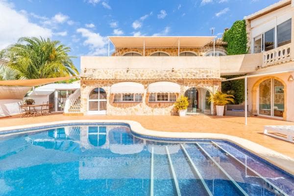Chalet independiente en venta en Calle Océano Ártico, Moraira
thumbnail 1