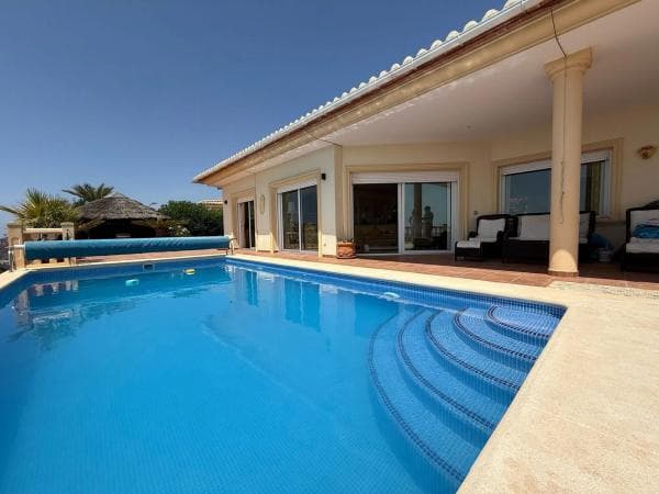 Chalet independiente en venta en Calle Tonyina, Moraira
thumbnail 1