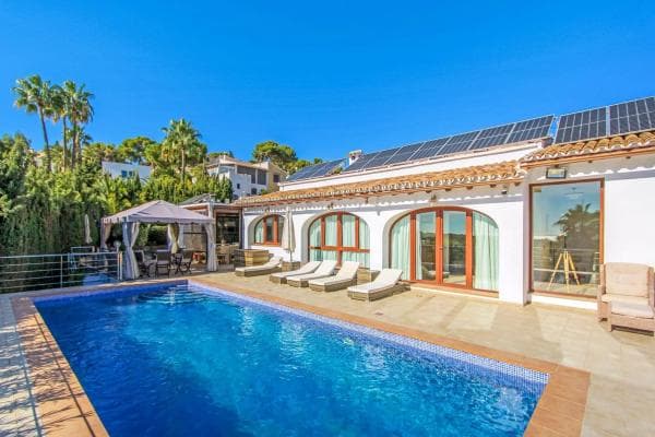 Chalet independiente en venta en Benimeit-Tabaira, Moraira
thumbnail 1