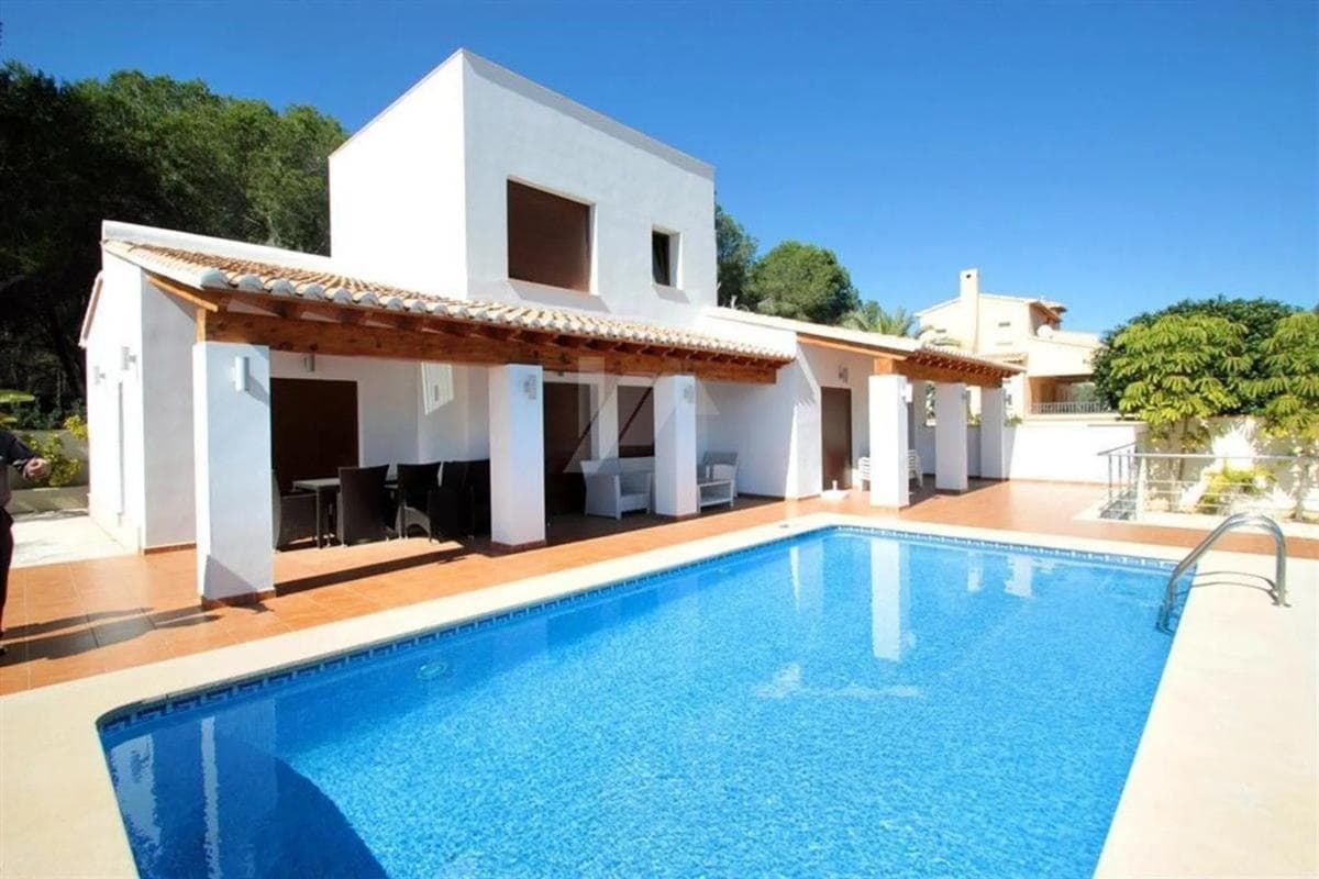 Sale of independent chalet in Pinar de Advocat-Cometa, Moraira
photo 3