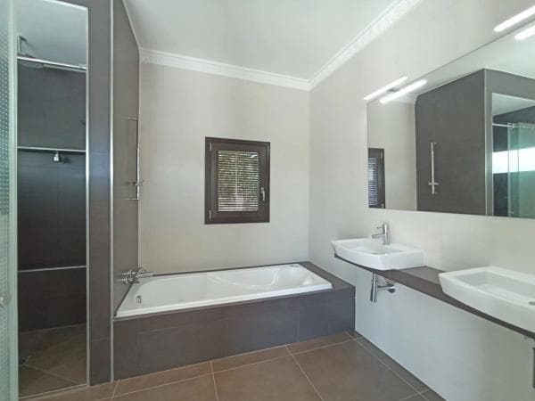 Chalet independiente en venta en Calle Beniarjó, Moraira
thumbnail 2
