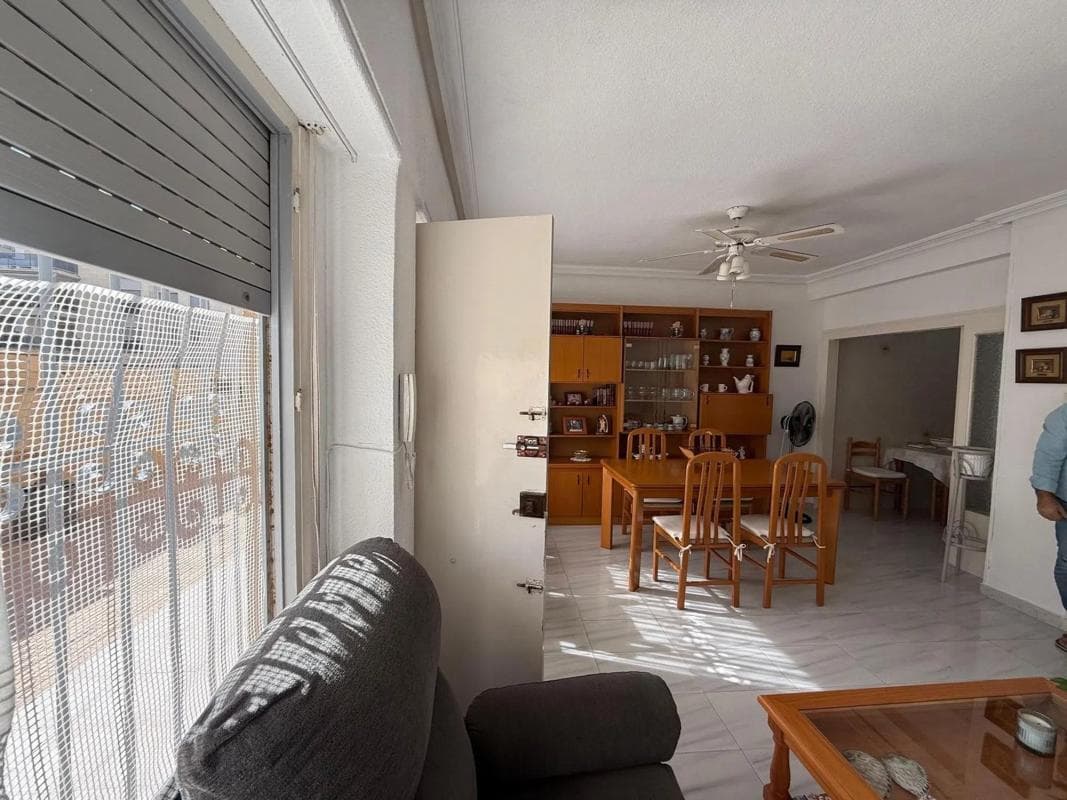 Venta de piso en Calas de Santiago Bernabeu, Santa Pola
photo 2