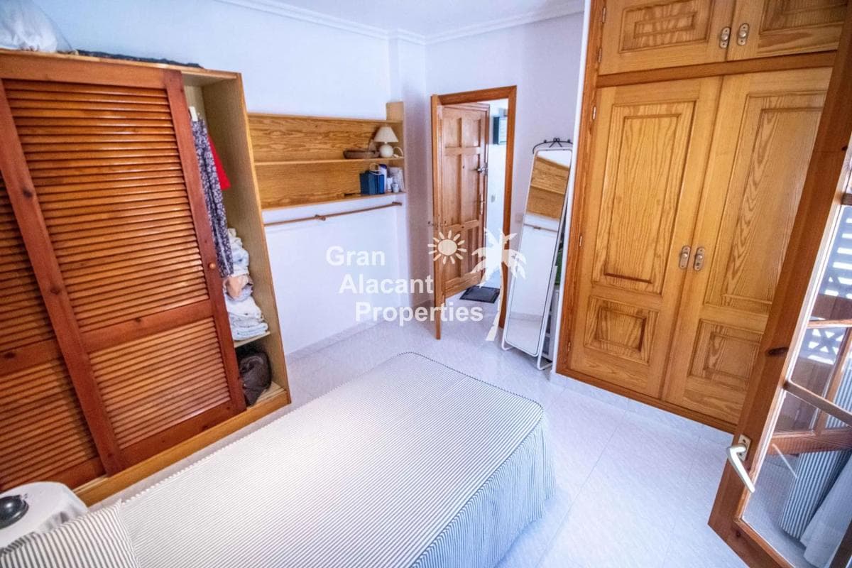 Venta de piso en Avenida de Portugal, 229, Santa Pola
photo 2