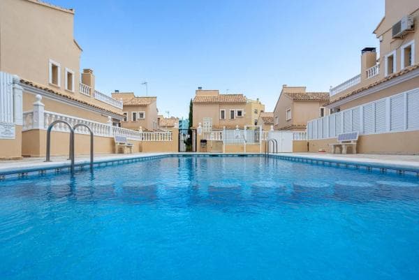 Chalet independiente en venta en Urbanizaciones, Guardamar del Segura
photo 1