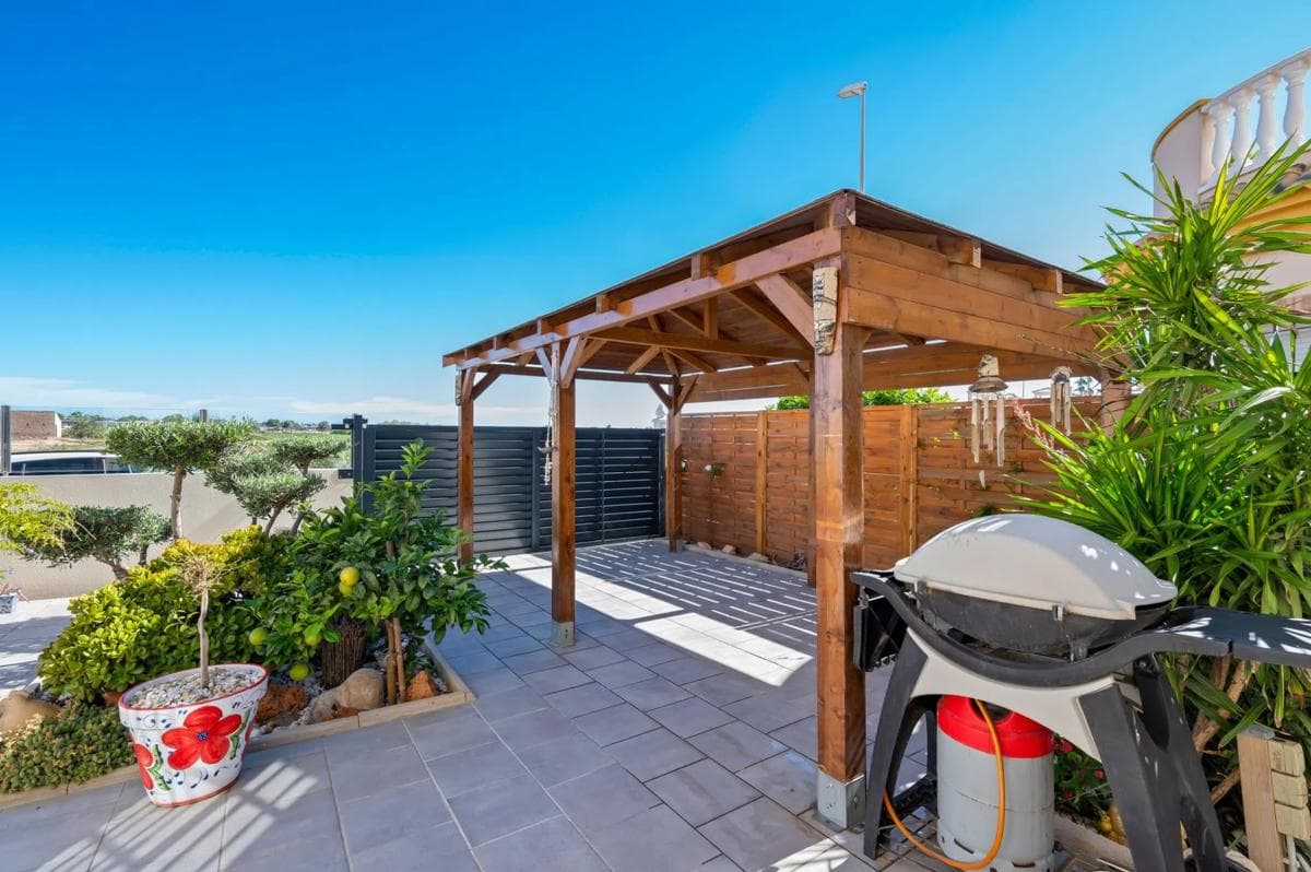 Sale of independent chalet in Calle La Rambla, Guardamar del Segura
photo 3