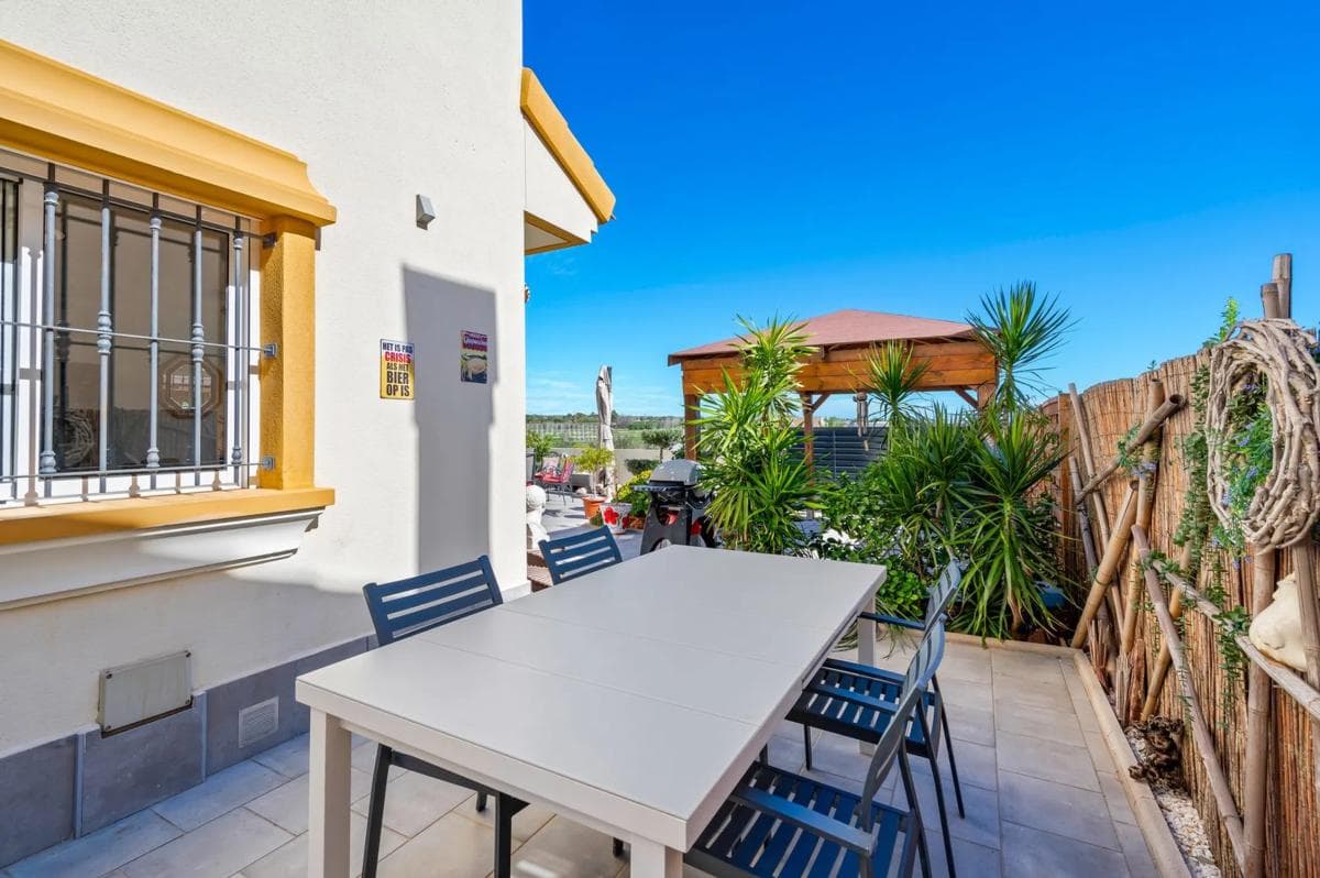 Sale of independent chalet in Calle La Rambla, Guardamar del Segura
photo 4