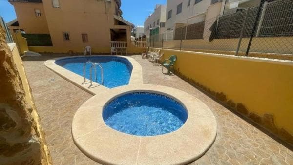 Chalet independiente en venta en Urbanizaciones, Guardamar del Segura
thumbnail 1