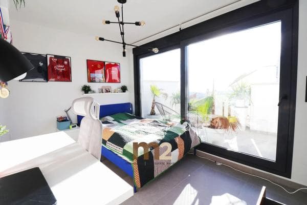 Chalet adosado en venta en Calle Carcaixent , Guardamar del Segura thumbnail 1