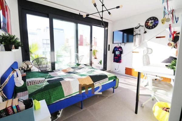 Chalet adosado en venta en Calle Carcaixent , Guardamar del Segura thumbnail 2