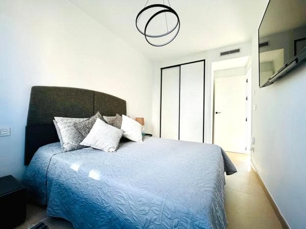 Chalet independiente en venta en Avenida el Fenoll, 21, Guardamar del Segura
thumbnail 1