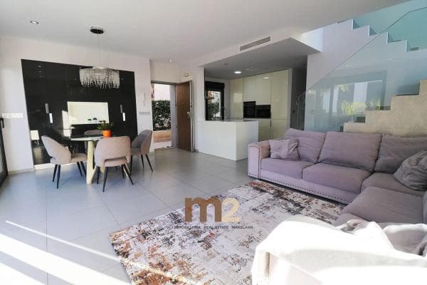 Chalet independiente en venta en Avenida del Salvador, Rojales
thumbnail 2