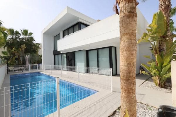 Chalet independiente en venta en Avenida del Salvador, Rojales
photo 1