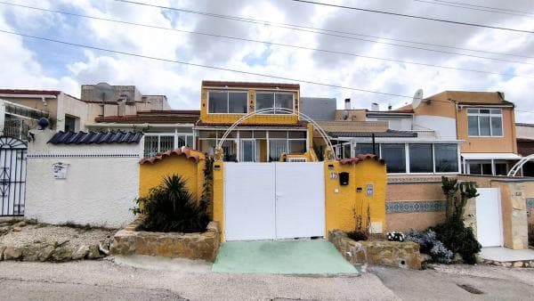 Chalet pareado en calle Costa de Garraf photo 1