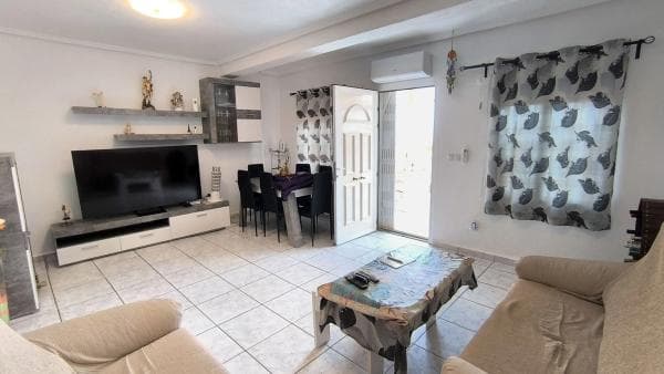 Chalet pareado en calle Costa de Garraf thumbnail 1