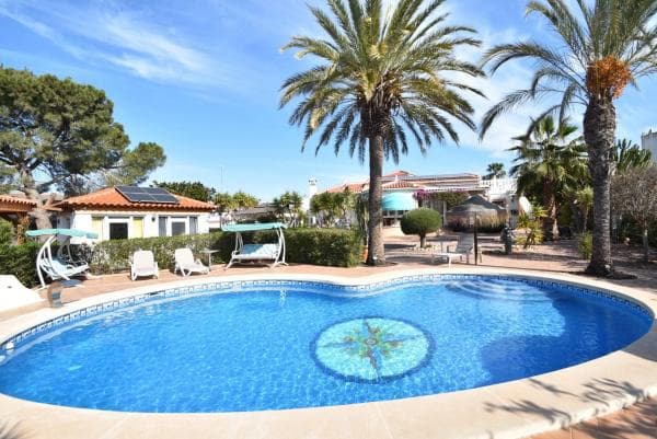 Chalet independiente en venta en Ciudad Quesada, Rojales
photo 1