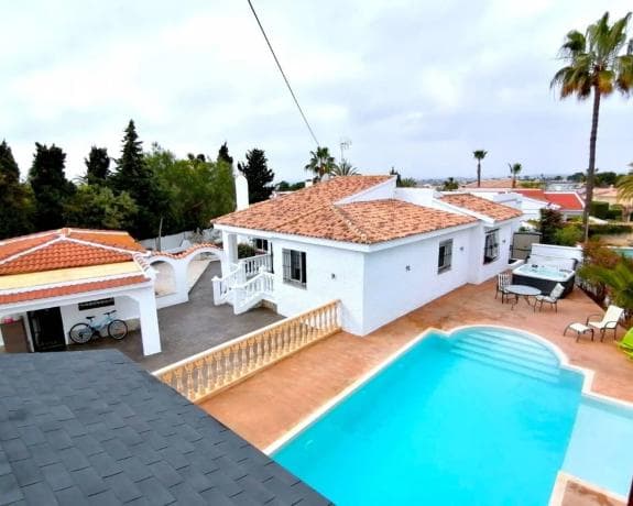 Chalet independiente en venta en Ciudad Quesada, Rojales
photo 1