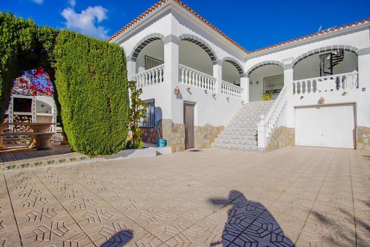 Продажа отдельного шале в Calle Capricorn, Алфаз дель Пи photo 2
