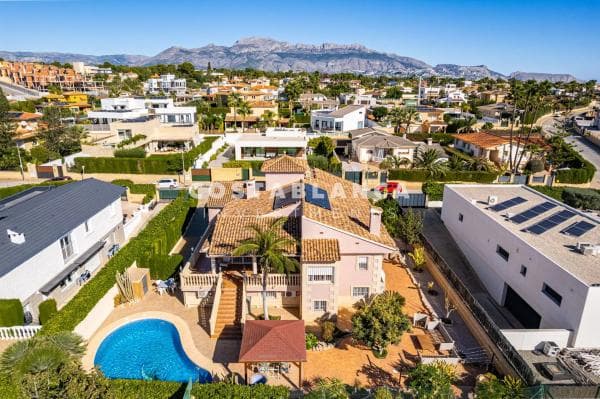 Частный шале на продаже в Calle Formentera, Алфаз дель Пи photo 1