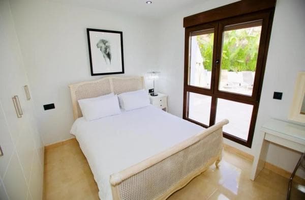 Chalet independiente en venta en Calle Estrella Polar, Alfaz del Pi
thumbnail 1