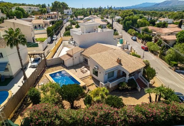 Chalet independiente en venta en Calle de Bergen, Alfaz del Pi
photo 1