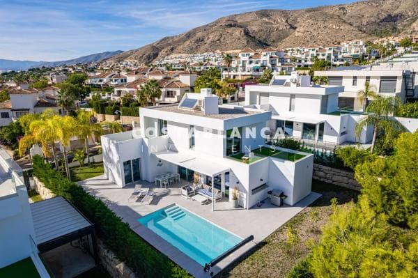 Chalet independiente en venta en Calle Atenas, Finestrat
photo 1