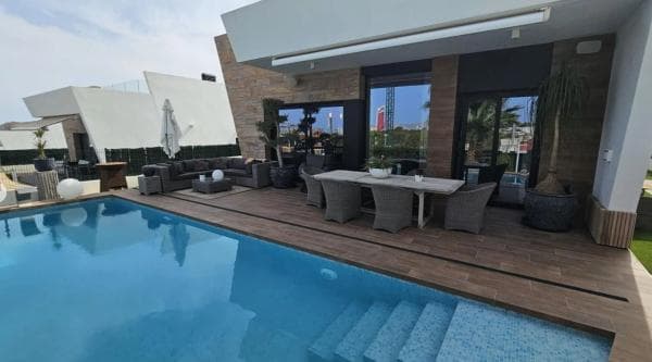 Chalet independiente en venta en Balcón de Finestrat-Terra Marina, Finestrat
thumbnail 1