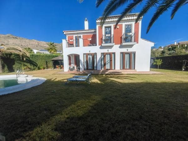 Chalet independiente en venta en Calle Londres, Finestrat
thumbnail 2
