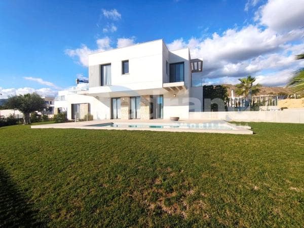 Chalet independiente en venta en Calle Praga, 64, Finestrat
thumbnail 1