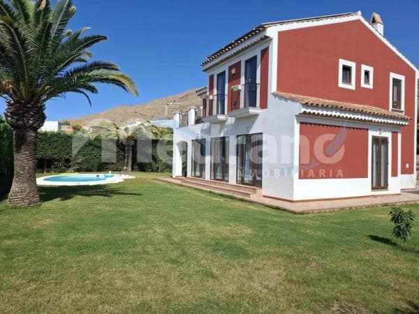 Chalet independiente en venta en Calle Londres, Finestrat
thumbnail 1