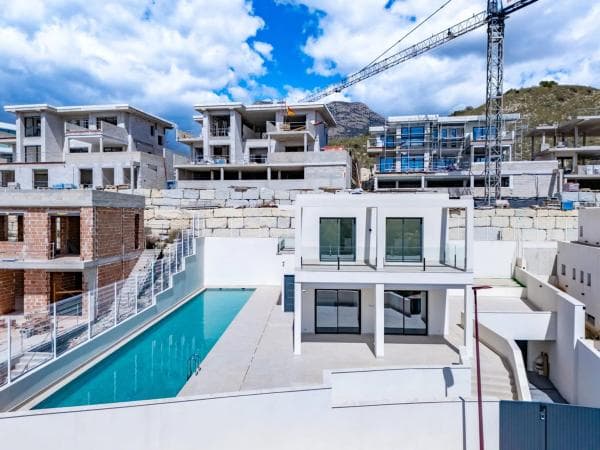 Chalet independiente en venta en Calle Rey Luis I, 38, Finestrat
thumbnail 1