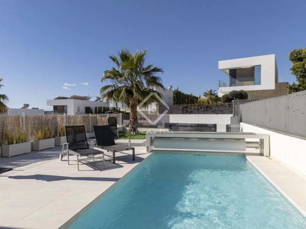 Chalet pareado en calle Roma photo 1