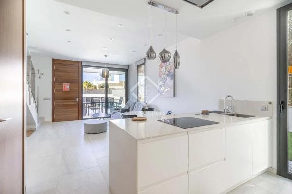Chalet pareado en calle Roma thumbnail 1