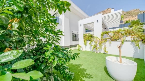 Chalet independiente en venta en Calle Roma, Finestrat
photo 1