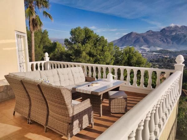 Independent chalet for sale in Calle Mar Cantàbric, La Nucia
photo 1