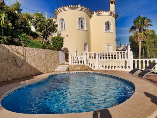 Independent chalet for sale in Calle Mar Cantàbric, La Nucia
thumbnail 2