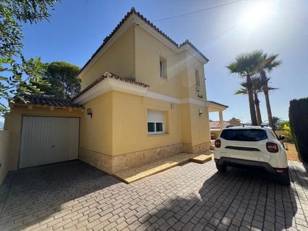 Independent chalet for sale in Calle Oroval s/n, La Nucia
photo 1