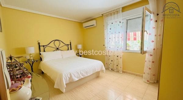 Independent chalet for sale in Calle Gregal, La Nucia
photo 1