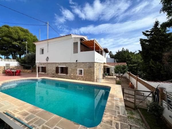 Independent chalet for sale in Calle Passerell, La Nucia
photo 1