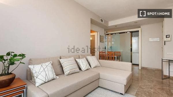 Estudio en alquiler en Carrer de Joan Güell, Barcelona photo 1