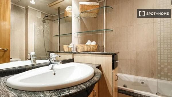 Estudio en alquiler en Carrer de Joan Güell, Barcelona thumbnail 2