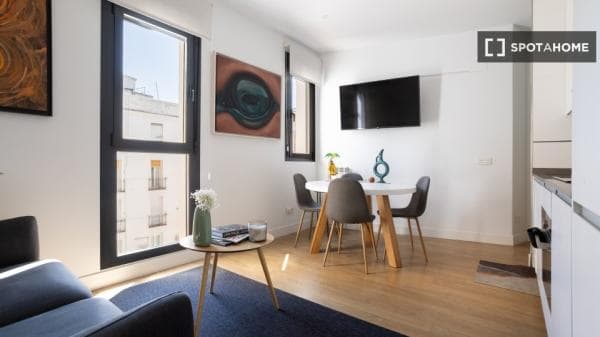 Apartment for rent in C/ de Francisco Silvela , Madrid thumbnail 1