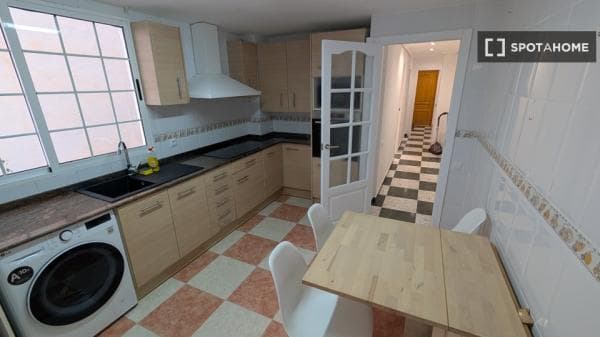 Piso en alquiler en C. d' Antonio Ponz , València thumbnail 1