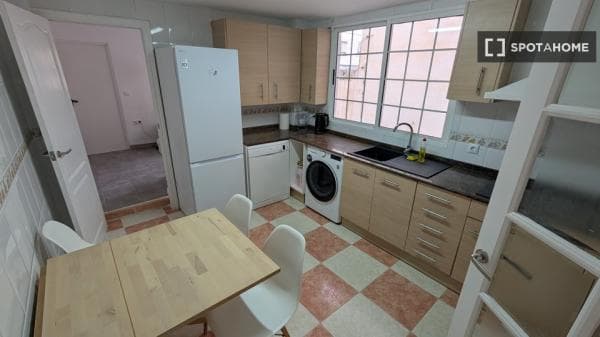 Piso en alquiler en C. d' Antonio Ponz , València thumbnail 2
