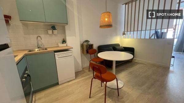 Estudio en alquiler en Carrer del Regent Mendieta, Barcelona photo 1