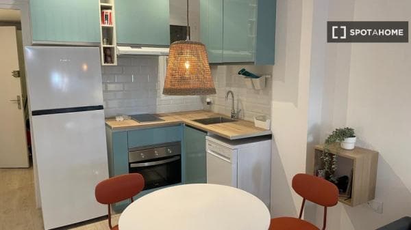 Estudio en alquiler en Carrer del Regent Mendieta, Barcelona thumbnail 1