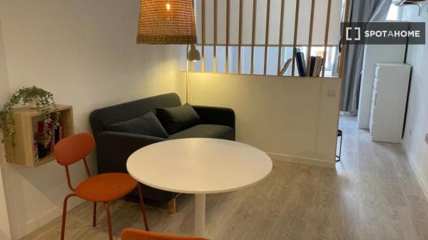 Estudio en alquiler en Carrer del Regent Mendieta, Barcelona thumbnail 2