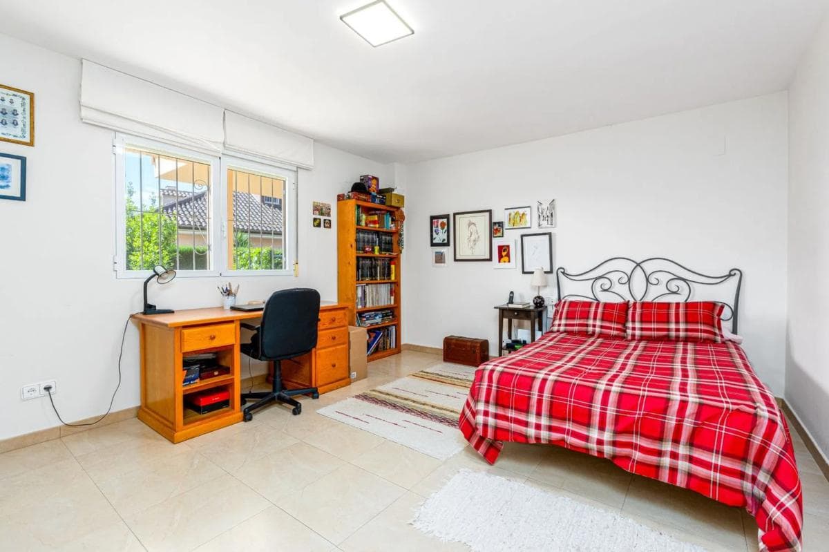 Venta de chalet independiente en Calle Fernando Botero, La Nucia
photo 2