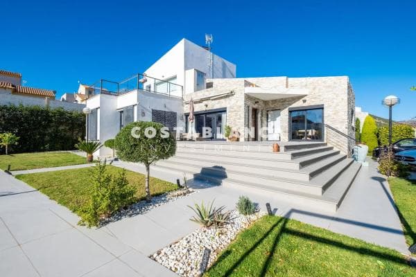 Chalet independiente en venta en Calle Siena, Polop
photo 1