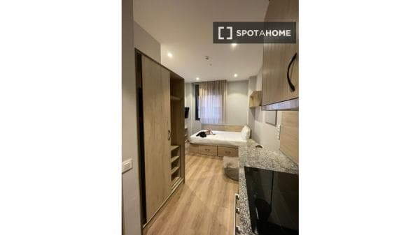 Room in shared apartment in Bilbao thumbnail 1