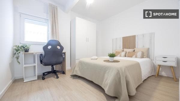 Habitación en piso compartido en valència photo 1